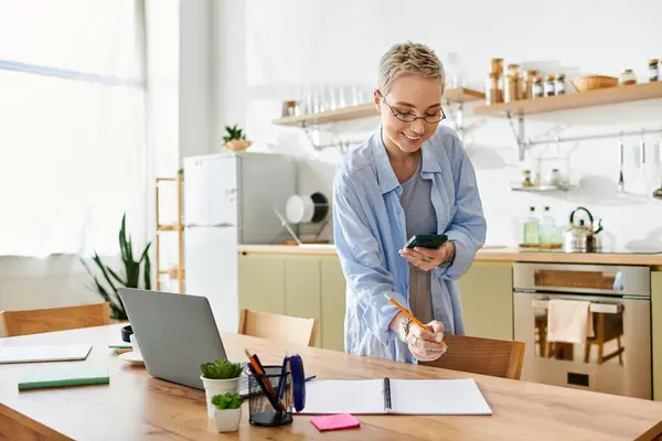 Bright atmosphere fills the home workspace as a young woman writes notes, embracing inspiration. — Stock Photo