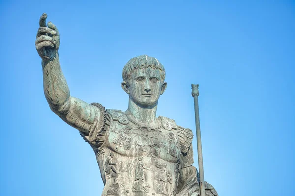 Detalle Estatua Del Emperador Octavio Augusto Calle Foros Imperiales Roma —  Fotos de Stock