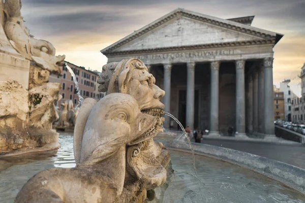 デジタル処理された空とローマのパンテオン噴水の詳細 — ストック写真