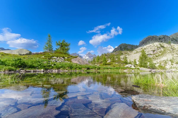 Paisaje Alpino Del Valle Brembana Bérgamo Italia Con Pequeño Lago — Foto de Stock