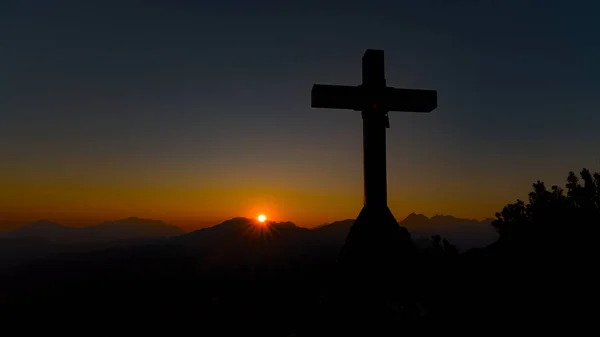 Mountain Top Cross Setting Sun — Stock Photo, Image