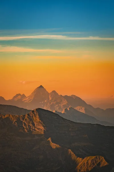 Vertical Mountain Panorama Orange Filter — Stock Photo, Image