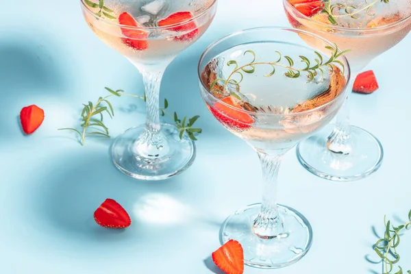 Glass Strawberry Cocktail Mocktail Refreshing Summer Drink Champagne Strawberries Ice — 스톡 사진
