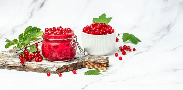 Red Currant Jam Jar Canned Fresh Berries Light Background Long — Foto de Stock