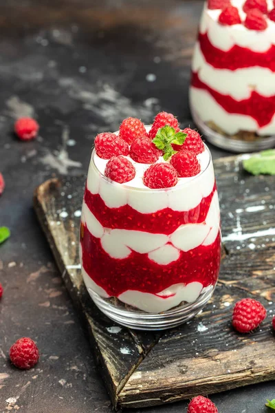 Scottish Dessert Whipped Cream Roasted Oatmeal Raspberries Jar Banner Menu — 스톡 사진