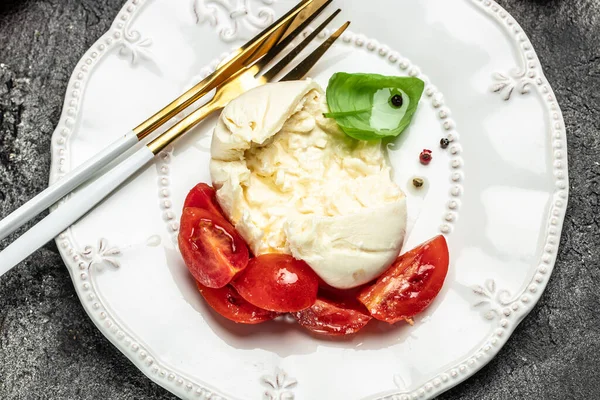 Burrata Cheese Tomatoes White Plate Light Background Recipe Top View — Stockfoto
