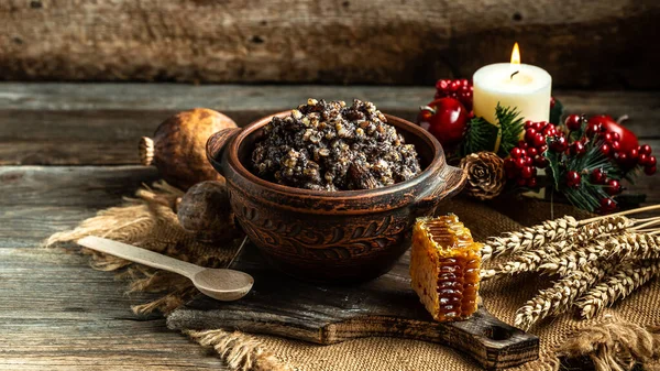 Kutia Weizen Traditionelle Weihnachtliche Zeremonielle Getreideschale Auf Einem Hölzernen Hintergrund — Stockfoto