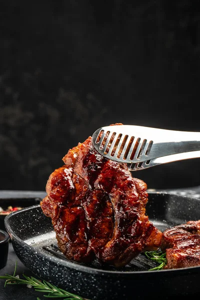 Pork Steak Herbs Spices Grill Pan Restaurant Menu Dieting Cookbook — Stock Photo, Image