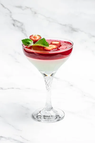 Sweet Strawberry Mousse Organic Yoghurt Panna Cotta Fresh Fruit Dessert — Stockfoto