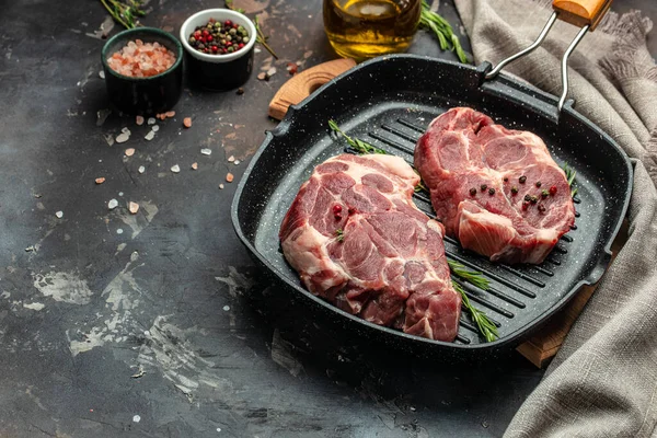 Raw Fresh Meat Steaks Frying Pan Dark Background Banner Menu — Stock Photo, Image