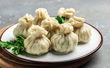 Khinkali usulü etli börek. Ulusal Gürcü mutfağı. Yemek tarifi geçmişi. Kapat..