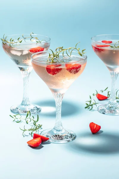 Glasses Cold Pink Champagne Punch Wine Strawberries Ice Rosemary Blue — Fotografia de Stock