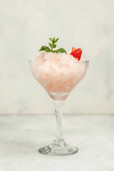 Cóctel Frose Mezclado Con Fresa Con Vino Rosa Bebida Alcohólica — Foto de Stock