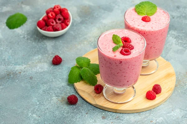 Raspberries Smoothie Milkshake Yogurt Glass Jar Berries Yogurt Cocktail Blue — 스톡 사진
