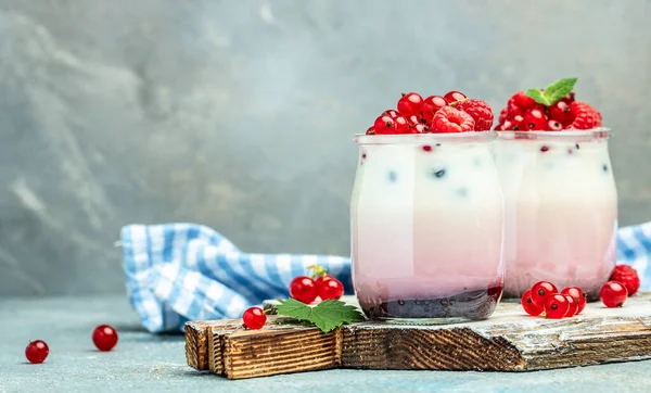 Raspberry Dessert Cheesecake Trifle Mouse Glass Raspberry Greek Yogurt Granola — Fotografia de Stock