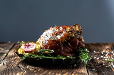 Bira çerezi. Kızarmış domuz budu, Eisbein. Alman ve Çek mutfağı..