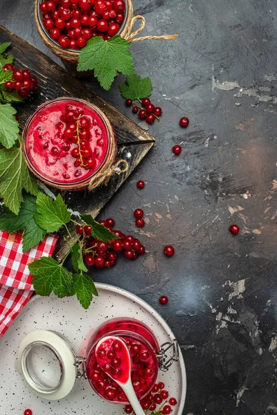 Currant Jam Fresh Red Currants Wooden Table Homemade Jam Glass — Φωτογραφία Αρχείου