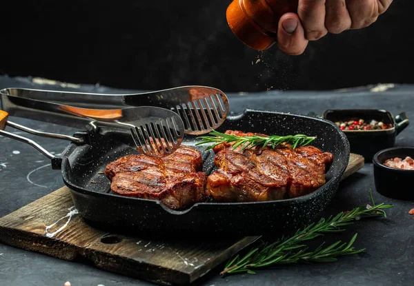 Biftek Baharatlı Izgara Tava Restoran Menüsü Diyet Yemek Kitabı Tarifi — Stok fotoğraf