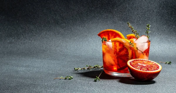Refreshing Alcoholic Cocktail Sicilian Red Oranges Aperitif Dark Background Long — Stock Photo, Image
