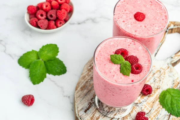 Raspberries Smoothie Milkshake Yogurt Glass Jar Berries Yogurt Cocktail White — Stockfoto