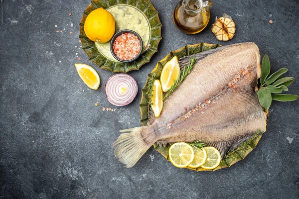 Raw Flounder Fish Flatfish Lemon Spices Dark Background Banner Menu — Foto de Stock