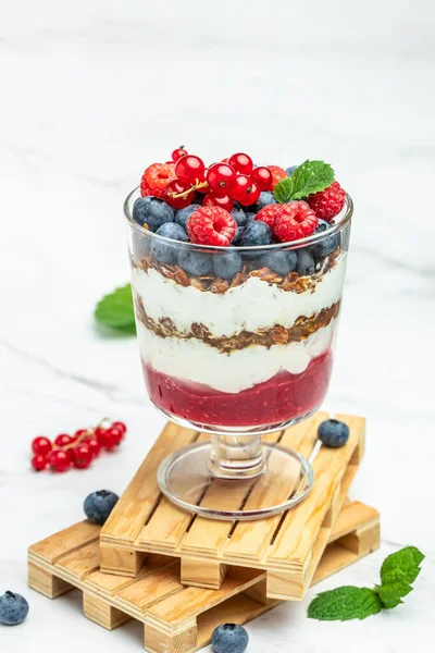 Cranachan Raspberry Dessert Jar Light Background Restaurant Menu Dieting Cookbook — 스톡 사진