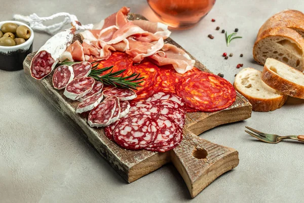 Presunto Italiano Diferente Salame Uma Tábua Madeira Catering Banner Menu — Fotografia de Stock