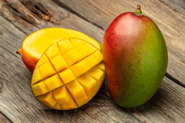 Mango Świeże Owoce Tropikalne Drewnianym Tle Miejsce Tekst Widok Góry — Zdjęcie stockowe