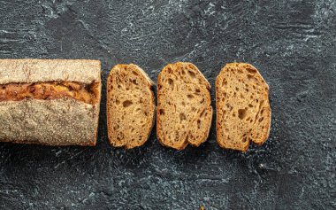 Sanatsal baget ve dilimler. menü, diyet, yemek kitabı tarifi üst görünümü.