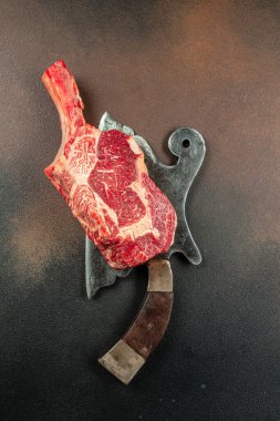 Baltalı biftek. Çiğ et. metin için yer, üst görünüm.