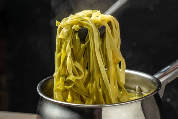Boiling Fettuccine Pasta Which Put Salt Olive Oil Water Pot — Foto Stock