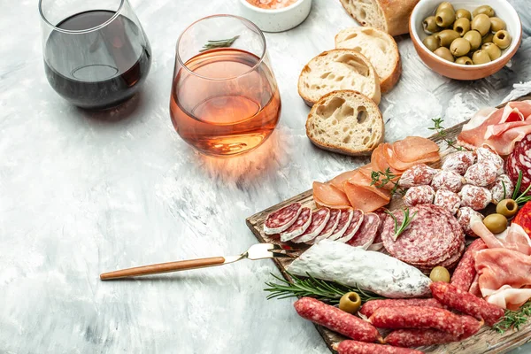 Appetizers Differents Antipasti Snacks Wine Meat Antipasto Platter Sausage Ham — Stock Photo, Image