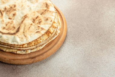 Pitta düz ekmek. Yemek tarifi geçmişi. Kapat..