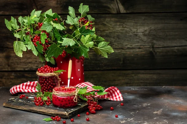 Hausgemachte Johannisbeermarmelade Mit Frischen Früchten Auf Einem Holztisch Ansicht Von — Stockfoto