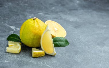 Taze olgun bergamot portakal meyveleri, Earl Grey çayı, ilaç ve kaplıca tedavilerinde kullanılan mis kokulu narenciye.,