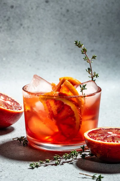 Aperitif Alkohol Cocktail Och Sicilianska Röda Apelsiner Sommar Uppfriskande Cocktail — Stockfoto