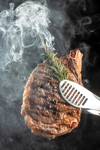 Bifteck Bœuf Marbré Grillé Striploin Avec Des Épices Dans Une — Photo