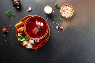 Geleneksel Ukrayna pancar kökü çorbası borsch, bayrak, menü, metin için tarif yeri, üst görünüm,