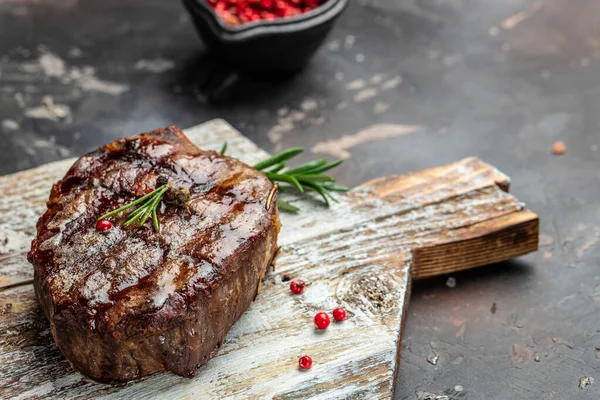 Grilled Beef Medallions Wooden Board Restaurant Menu Dieting Cookbook Recipe —  Fotos de Stock