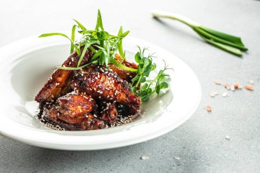 Susamlı tavuk kanatları, pankart, menü, metin için tarif yeri, üst görünüm.