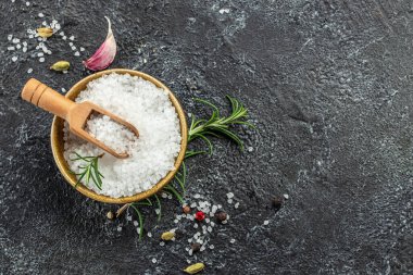 Deniz tuzu kokulu biberiye. afiş, menü, metin için tarif yeri, üst görünüm.