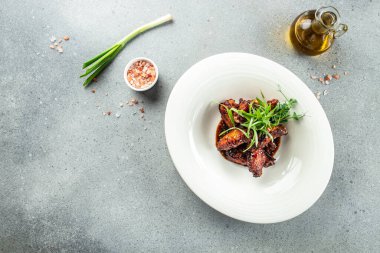 Susamlı tavuk kanatları, pankart, menü, metin için tarif yeri, üst görünüm.