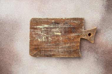 Kırsal tarzda, tahta kesme tahtası. Mutfak arka planı, üst görünüm.