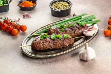 Kıyılmış Lula kebabı ızgara, restoran menüsü, diyet, yemek tarifi üst görünümü,