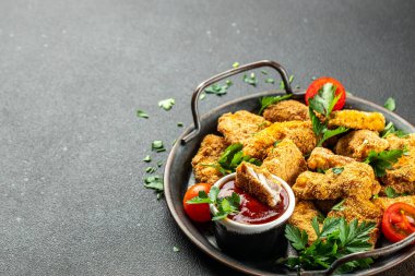 Koyu arkaplanda ketçaplı külçeler, pankart, menü, metin için tarif yeri, üst görünüm,