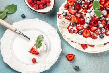 Meyveli Pavlova kreması, Restoran menüsü, diyet, yemek tarifi üst görünümü,