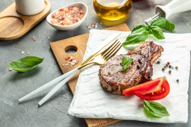 İştah açıcı domuz eti. Sağlıklı gıda konsepti. metin için yer, üst görünüm.
