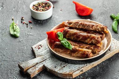 Doldurulmuş domuz pastırması. Domuz pastırmalı kıyma. Yemek tarifi geçmişi. Kapat..