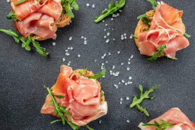 Lezzetli tost jamonu. İspanya tapası. Yemek tarifi geçmişi. Kapat..