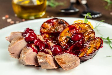 Erikli fırında ördek filetosu. Yemek tarifi geçmişi. Kapat..